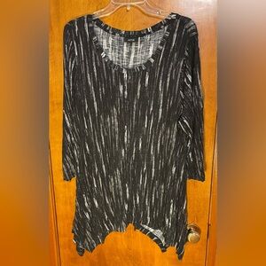 Apt. 9 1X Soft Black and White Top